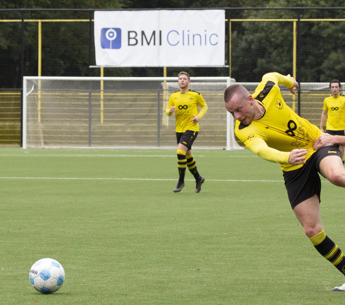 Vanaf dit seizoen is #BMI #Clinic #sponsor van #Voetbalvereniging <a href="/Brakkenstein/">rksv Brakkenstein</a> 

Met 2 grote #reclamedoeken in de ballenvangers en 3 #reclameborden langs het hoofdveld, zijn ze goed zichtbaar op ons sportpark.

Kijk voor meer informatie op hun #website: bmi-clinic.com