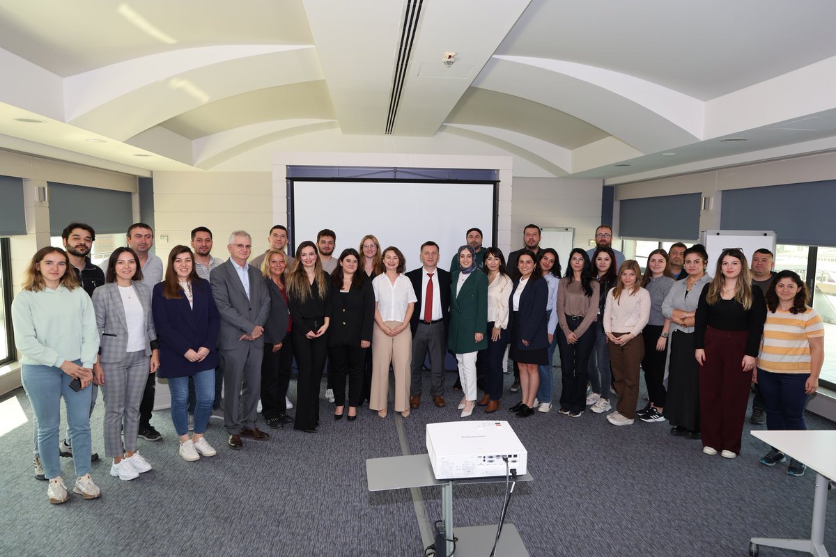 CerkezkoyOsb's tweet image. ÇOSB olarak, bölge sanayimizin sürdürülebilirlik yolculuğunu desteklemek, iyi uygulamaların paylaşılmasını teşvik etmek ve kurumlar arası etkileşimi güçlendirmek amacıyla düzenlediğimiz &quot;ÇOSB Sürdürülebilirlik Platformu İyi Uygulama Örnekleri&quot; etkinliğimizi tamamladık.
#ÇOSB