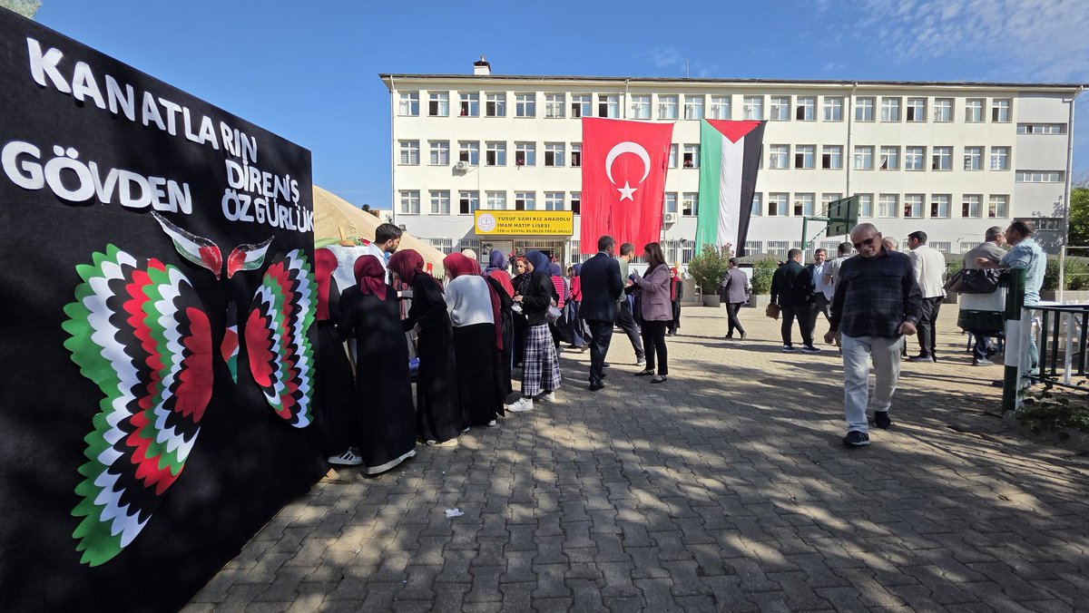 Yusuf Sami Kız Anadolu İmam Hatip Lisesi Okulumuz tarafından Gazze’deki ihtiyaç sahibi kardeşlerimize destek olmak amacıyla kermes düzenlendi.
Kermese Sayın Valimiz <a href="/hasansildak/">Hasan ŞILDAK</a> Kaymakamımız Sayın <a href="/salihsakmia/">Salih Sak</a>  da katılarak öğrencilerimizin yardım çalışmalarına destek verdiler.