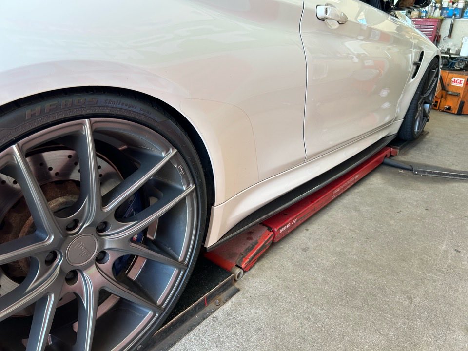 GARAGER220556's tweet photo. BMW M4カスタス‼️
MARVIN 20インチ、カーボンサイドステップ取付🔧

#BMW
#M4
#輸入車カスタム
#輸入車販売店
#株式会社ガレージアール https://t.co/2IlItksGTq