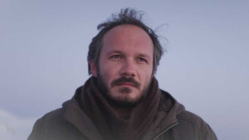 “Konuşmamalı, susmalı. anlaşılmayı istemek gibi bir hataya düşmemeli bir daha.”