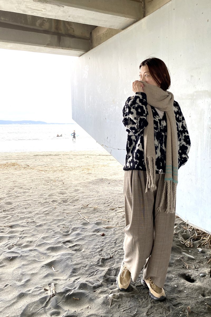 【H.A.K】
'25 Winter Collection
『Frill Savage』
相反するエッジを融合させた、大人のためのニュークラシックを表現しました。年齢やトレンドにとらわれず、「好き」を自分で選ぶ気持ちを大切に。大人だからこそ楽しめる自由なファッションの形を提案します。
⇒x.gd/eStU9