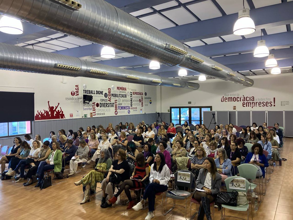 Iniciem la XX Escola de Dones Feminista de CCOO de Catalunya! <a href="/DonesCCOOCat/">Dones CCOO</a>