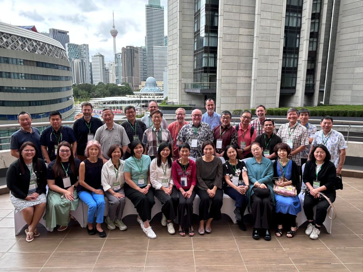 seanintl's tweet image. 35 from 8 SEAN partners at a #workshop hosted this week by TEE #Malaysia, SEAN &amp;amp; @IncreaseAssoc! SEAN Director Markus &amp;amp; #Asia Coordinator David launched #new #Chinese translations of SEAN #Bible courses! For details &amp;amp; samples of all SEAN Bible courses see: seaninternational.org