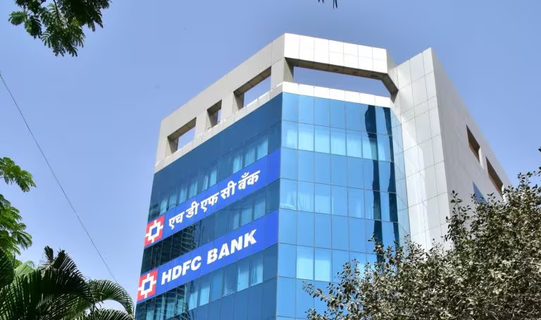 shraddham008's tweet image. #newsupdate:-
💹#HDFC Bank on the rise! Shares jump 1.22%,
touching an intraday high of ₹1,020 🚀 Strong Q2 performance,
solid earnings & stable asset quality keep investor confidence high 💰📊
#HDFCBank #Stocks #Nifty50 #Investing #Banking