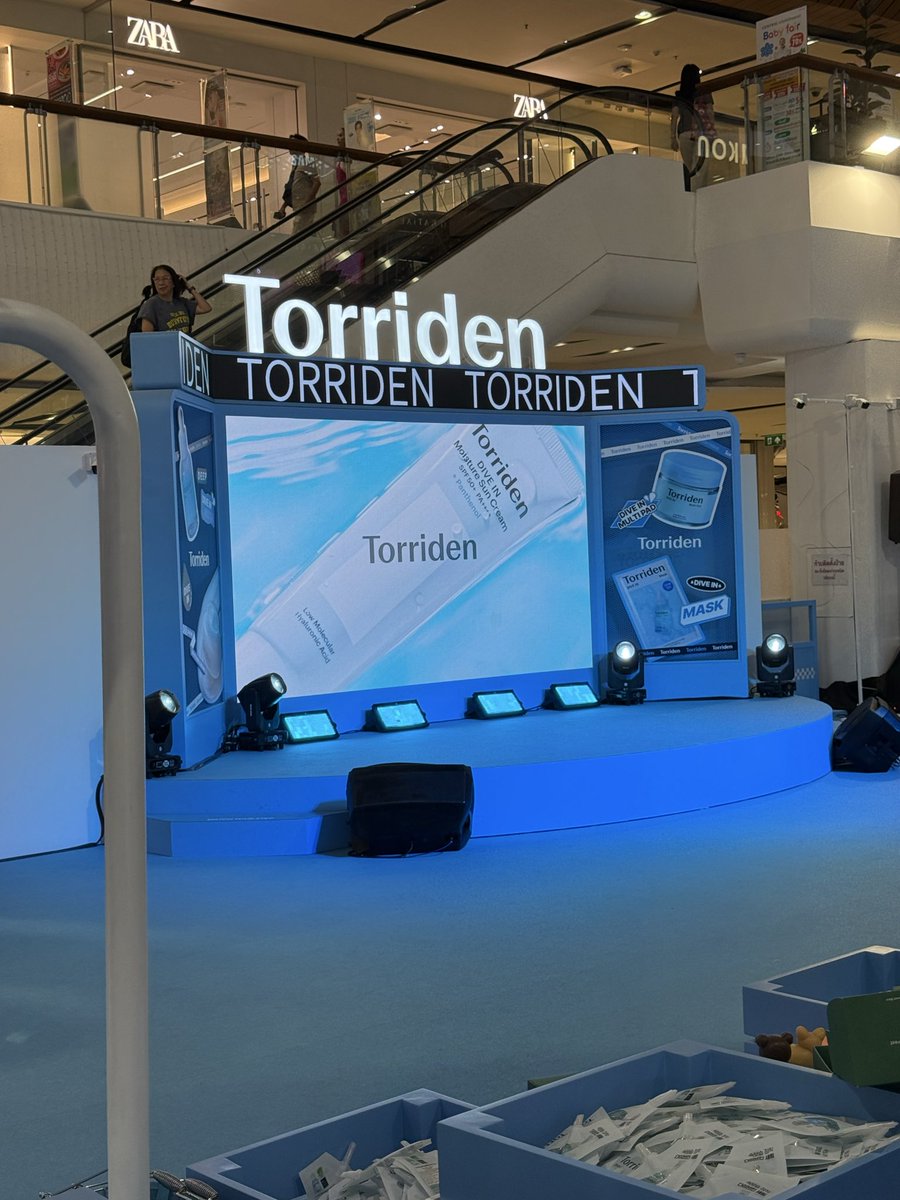 Landed yesterday -  hurry up to Nu his event and now i‘m  here 🩷🖤

I always try to support you as best I can 🫶🏻

Love you two 

ZEE WITH TORRIDEN
#TorridenxZeePruk
#Torridenthailand 
#TorridenTHxZeepruk
#Torridenpopupstore
#Zunshine 
#ZeePruk