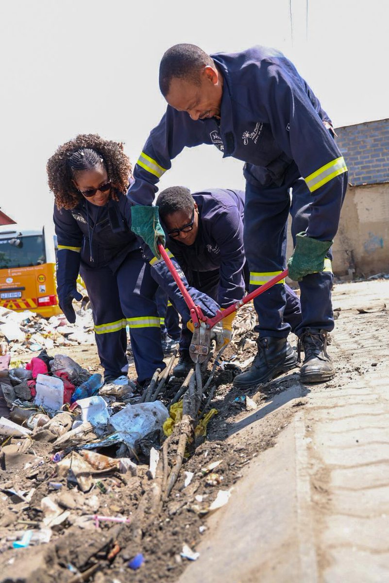 CityofJoburgZA's tweet photo. The City of Joburg is turning up the focus on accountability. From 22–24 October, the City launches a Level 3 Disconnection Drive under #ProjectLokisa — targeting non-paying, high-consumption customers with long-standing debts.
@CityPowerJhb and @JHBWater will lead the charge to recover over R100 million owed to the City.
💳 Avoid disconnection, make your payment or sign an Acknowledgement of Debt (AOD) today via https://t.co/0mUEO3Duyy. Let’s build a culture of payment that keeps Joburg running strong. Read more ➡️https://t.co/Zt4GBUuRAi
#JoburgServices #JoburgFinance ^LM