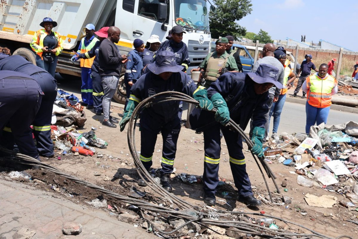 CityofJoburgZA's tweet photo. The City of Joburg is turning up the focus on accountability. From 22–24 October, the City launches a Level 3 Disconnection Drive under #ProjectLokisa — targeting non-paying, high-consumption customers with long-standing debts.
@CityPowerJhb and @JHBWater will lead the charge to recover over R100 million owed to the City.
💳 Avoid disconnection, make your payment or sign an Acknowledgement of Debt (AOD) today via https://t.co/0mUEO3Duyy. Let’s build a culture of payment that keeps Joburg running strong. Read more ➡️https://t.co/Zt4GBUuRAi
#JoburgServices #JoburgFinance ^LM