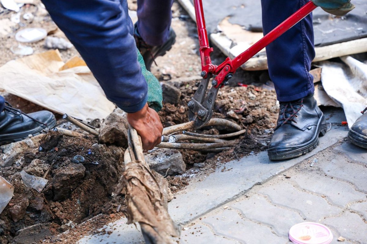 CityofJoburgZA's tweet photo. The City of Joburg is turning up the focus on accountability. From 22–24 October, the City launches a Level 3 Disconnection Drive under #ProjectLokisa — targeting non-paying, high-consumption customers with long-standing debts.
@CityPowerJhb and @JHBWater will lead the charge to recover over R100 million owed to the City.
💳 Avoid disconnection, make your payment or sign an Acknowledgement of Debt (AOD) today via https://t.co/0mUEO3Duyy. Let’s build a culture of payment that keeps Joburg running strong. Read more ➡️https://t.co/Zt4GBUuRAi
#JoburgServices #JoburgFinance ^LM