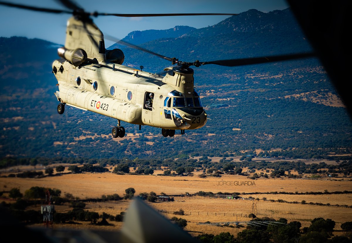 Formation flight
#FAMET #Chinook <a href="/EjercitoTierra/">Ejército de Tierra 🇪🇸</a> <a href="/AIREorg/">Asociación AIRE (oficial)</a> #BHELTRAV
