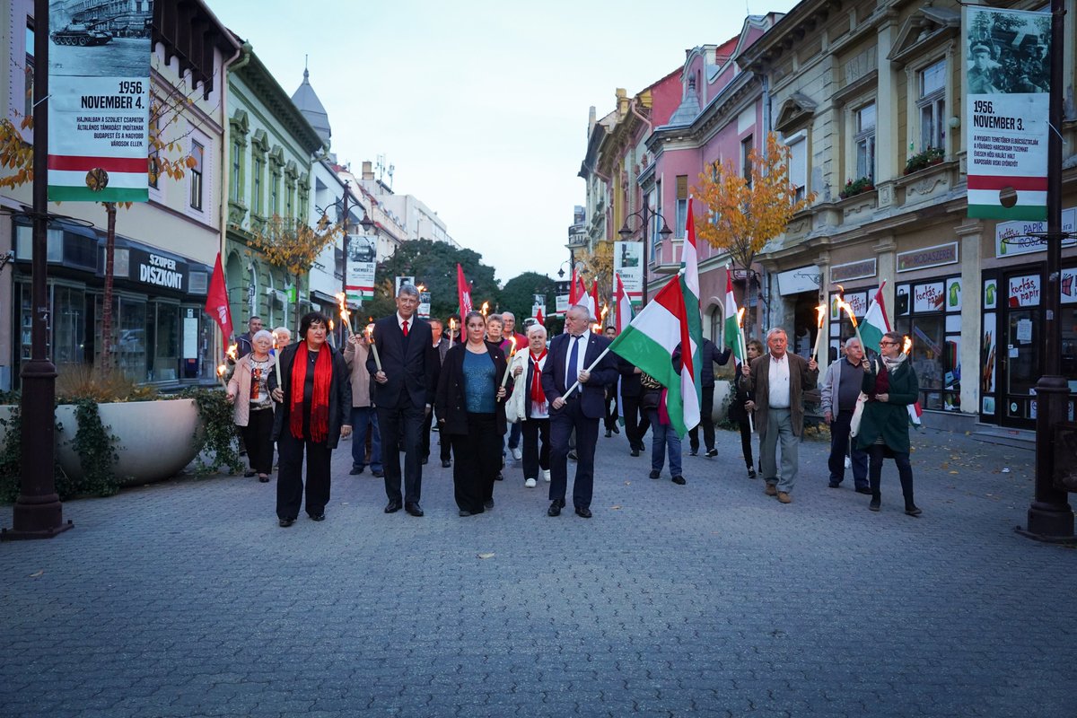 zgurmai_EN's tweet photo. We remembered Imre Nagy — the martyred PM of 1956.
Orbán can try to rewrite history, but he can’t erase those who died for freedom. ✊🇭🇺
#1956 #ImreNagy #Freedom #RussiaGoHome https://t.co/a0hFSfSRwm