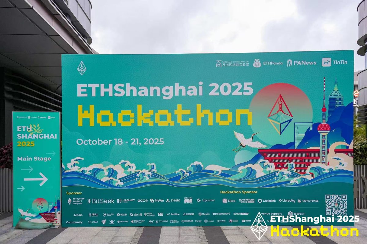 CrustNetwork's tweet image. Excited to have participated in #ETHShanghai and the 11th Global Blockchain Summit with @WXblockchain!
It’s always inspiring to connect with the global Web3 community and share the latest in decentralized storage and innovations!