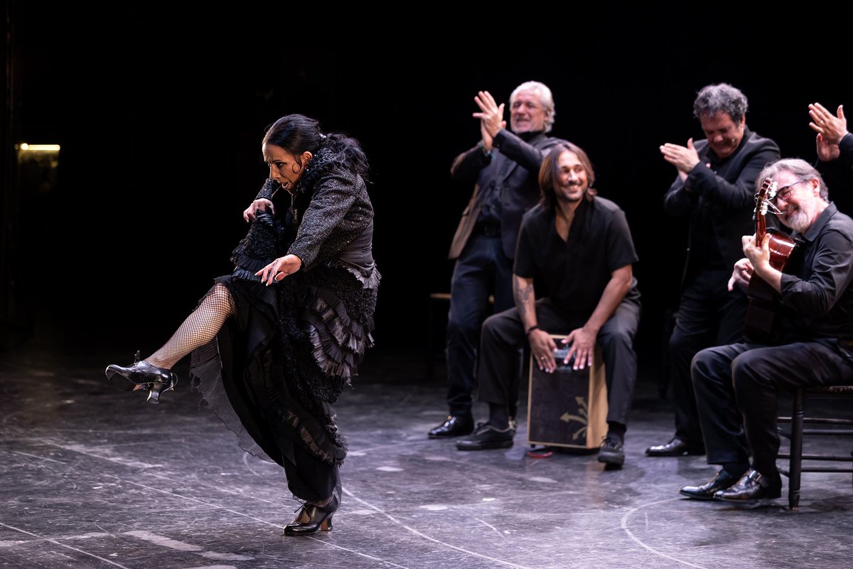 Tremendo lo de <a href="/EvaYerbabuena/">Eva Yerbabuena</a> hace unos días en el <a href="/TeatroCervantes/">Teatro Cervantes</a> 📷 Daniel Pérez / Teatro Cervantes