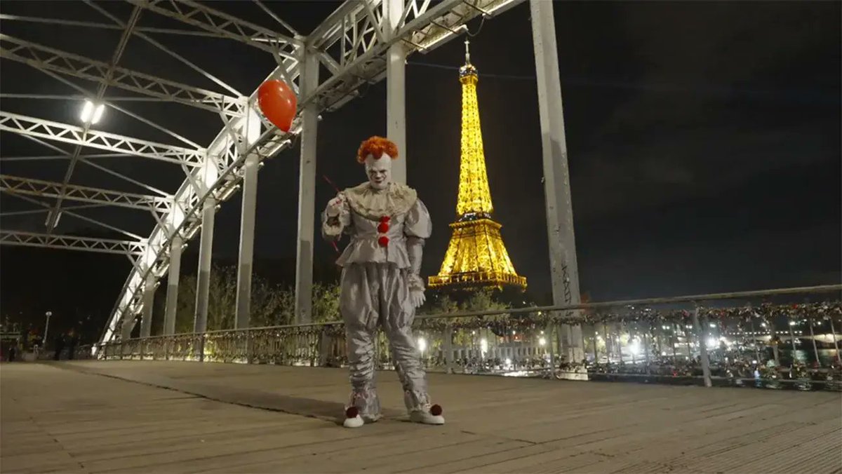 Pennywise is popping up in cities all over the world to promote the release of TV prequel ‘IT: WELCOME TO DERRY’

(via: HBO)