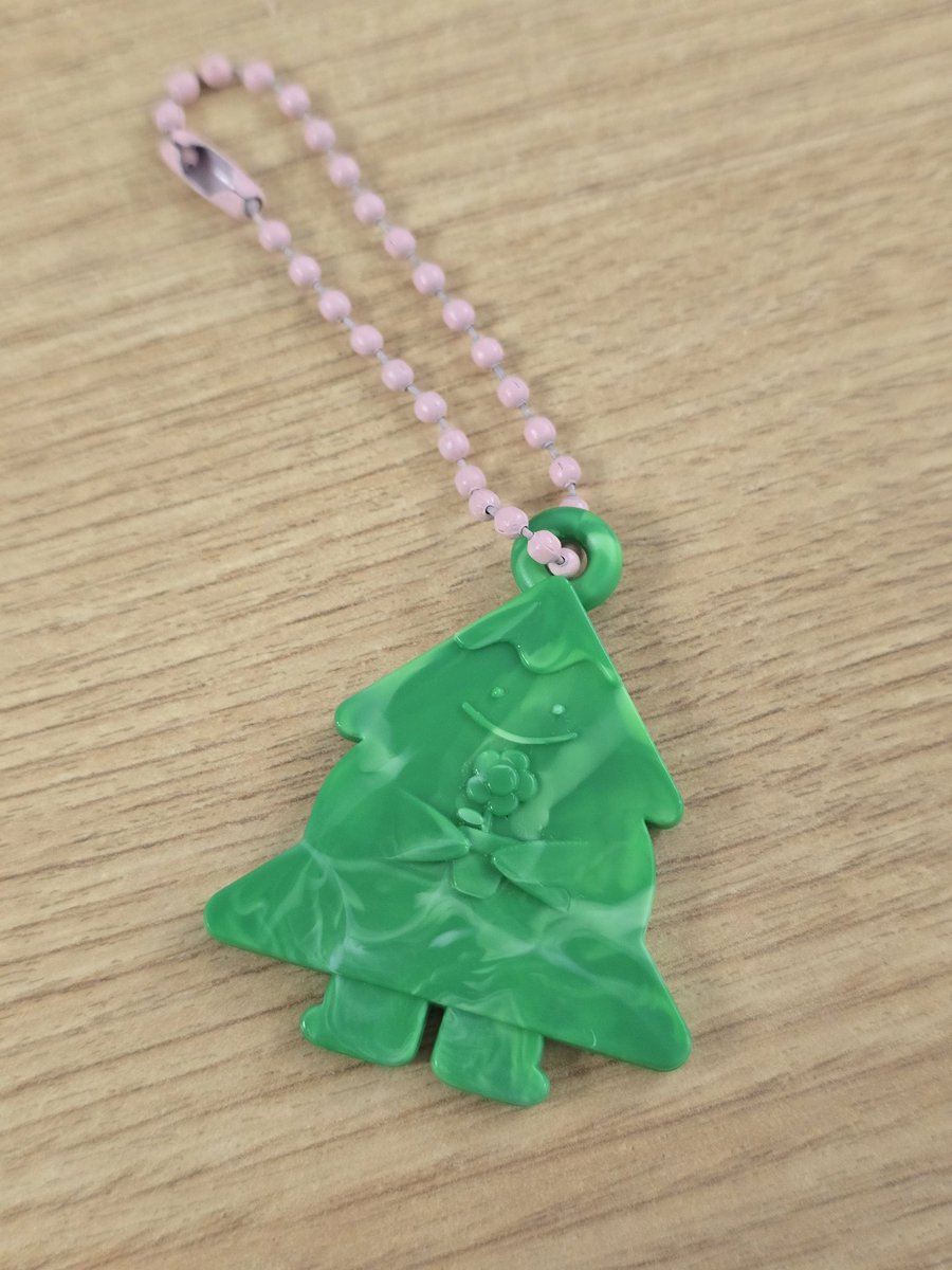 혹시 천리포수목원 책바슴 가는 트친분들 계신가요? 저는 25일 토요일에 가요! 24번 (에이플랫) 부스에 만약 사람이 2명이라면 "혹시 처돌이?"하고 말을 걸어보세요. 세종수목원 새록새록 마스코트 로키 키링 드립니다.(수목원 생태계 교란종...) 10개 준비했어요.😀