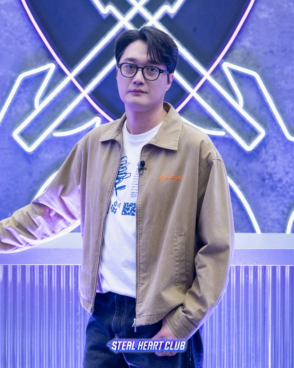 [#스틸하트클럽] EP.1 비하인드 포토📸 ①

스하클의 든든한 𝑫𝒊𝒓𝒆𝒄𝒕𝒐𝒓 
#정용화 #이장원 

글로벌 밴드 메이킹 서바이벌
<스틸하트클럽>
매주 화요일 밤 10시 본방송

-
[#STEALHEARTCLUB] EP.1 Behind Photo📸 ①

The reliable 𝑫𝒊𝒓𝒆𝒄𝒕𝒐𝒓 of STEAL HEART CLUB
#JUNGYONGHWA