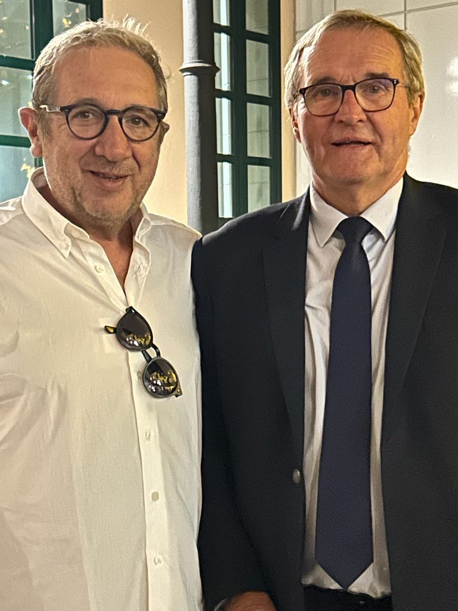 Instant détente hier soir lors du vernissage de exposition <a href="/lascauxdordogne/">Lascaux-Dordogne</a> 4 à Valence avec notamment <a href="/germinalpeiro/">Germinal Peiro</a> et André Barbé DG SEMITOUR ! Où quand la Dordogne s'exporte ! Place aujourd'hui au <a href="/LeTour/">Tour de France™</a> avec annonce du tracé en Dordogne entre notamment Bergerac et Périgueux