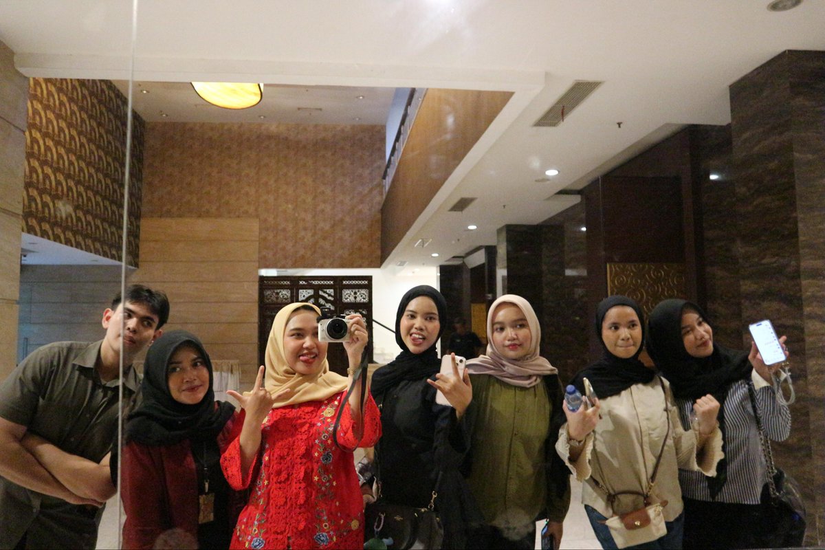 sincerenjunly's tweet photo. gonna miss my best best best friends so much

mahasiswa ipk paling tinggi angkatan ini juga saling nyontek ko guys 🤗 https://t.co/C7ypaD5eV7