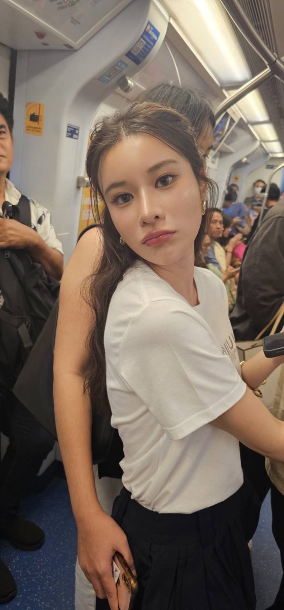 พบพี่เก้า ได้ตามรถไฟฟ้าคะ!! …🚇🤣

#รับรักออกแบบ #LoveDesignSeries <a href="/Kaosupassara9/">Kaosupassara</a>