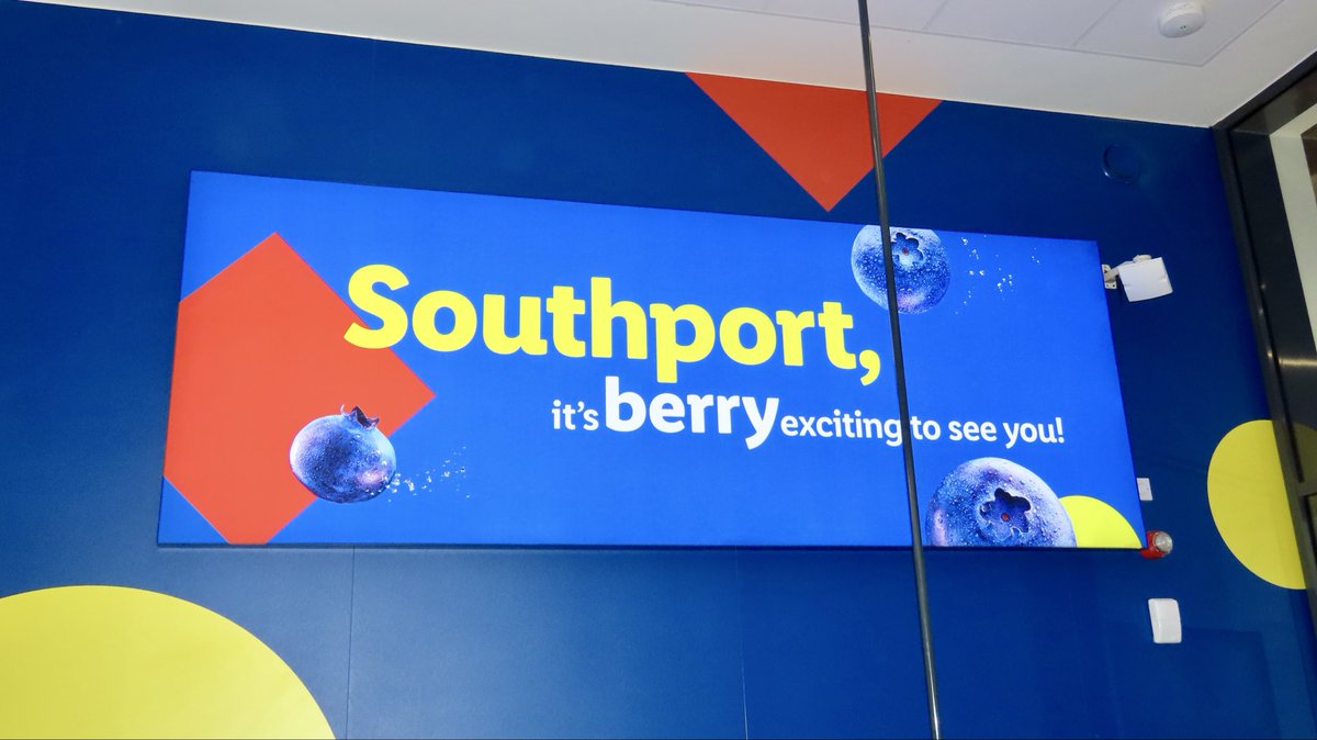 The new <a href="/LidlGB/">@LidlGB</a> supermarket in Southport is now open! 
It’s been a busy opening morning with crowds enjoying their first look. 
The new store on Marine Drive was officially opened by children from Larkfield Primary School. 
40 new jobs created. 
#StandUpForSouthport #southport