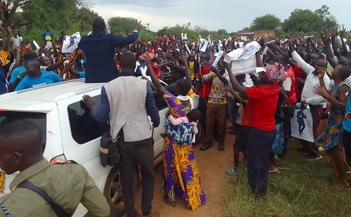 #KigeziNews #Westnilenews FUNGAROO IS COMING! PROMISES TO REORGANIZE THE OBONGI DEVELOPMENT STRATEGY westnilenews.com/?p=7796 <a href="/karamojanews22/">KARAMOJA NEWS</a> <a href="/mktaibot22/">Taibot Marko</a> <a href="/FungarooH/">FUNGAROO KAPS HASSAN</a> <a href="/FDCOfficial1/">FDC</a> <a href="/PatrickAmuriat/">Patrick Oboi Amuriat</a> <a href="/phifymuzic/">THE WESTNILE QUEEN 👸🥰</a> <a href="/jalleerick82326/">Arua's Very Dark Man (VDM📌📌</a> <a href="/Be_Matata/">Benzamin Matata</a> <a href="/SabirMusa16/">Sabir Musa</a> <a href="/2008gomu/">Musinguzi Goodluck R #KigeziNews #Mohdelivers</a> <a href="/MercyAhimbisib2/">Mercy Ahimbisibwe</a>