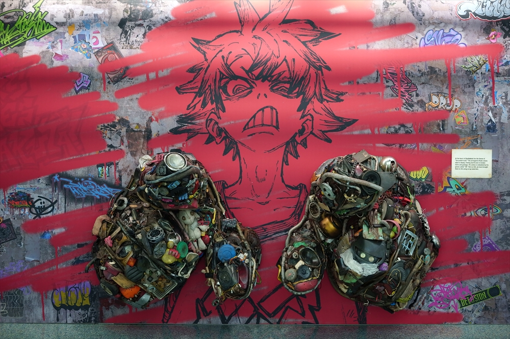 gachiakuta_PR's tweet image. ◤◢◤◢◤◢◤◢◤◢◤◢
　　　ガチアクタ 
　　　　　× 
　　渋谷芸術祭 2025 
SHIBUYA ART SCRAMBLE
◤◢◤◢◤◢◤◢◤◢◤◢

いよいよ10月27日(月・祝)より
メディア都市・渋谷に
『ガチアクタ』アートパークが登場🔥

Anime Expoで話題を呼んだ巨大廃材アートや
アートボードの展示、SHIBUYA…