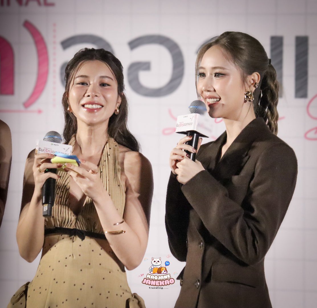 Trendfor9779TH's tweet image. เฟรมพระราชทานเลยล่ะ 🫠 เป็นยังไงบ้างคะวันนี้ ทุกคนยังอยู่ดีใช่มั้ยคะ 😭✌🏻

WeTV x LOVE DESIGN
#WeTVVIPxLoveDesignLIVE

#รับรักออกแบบ #LoveDesignSeries  #supassra_sp #janeeyeh @Kaosupassara9 @janeeeyeh