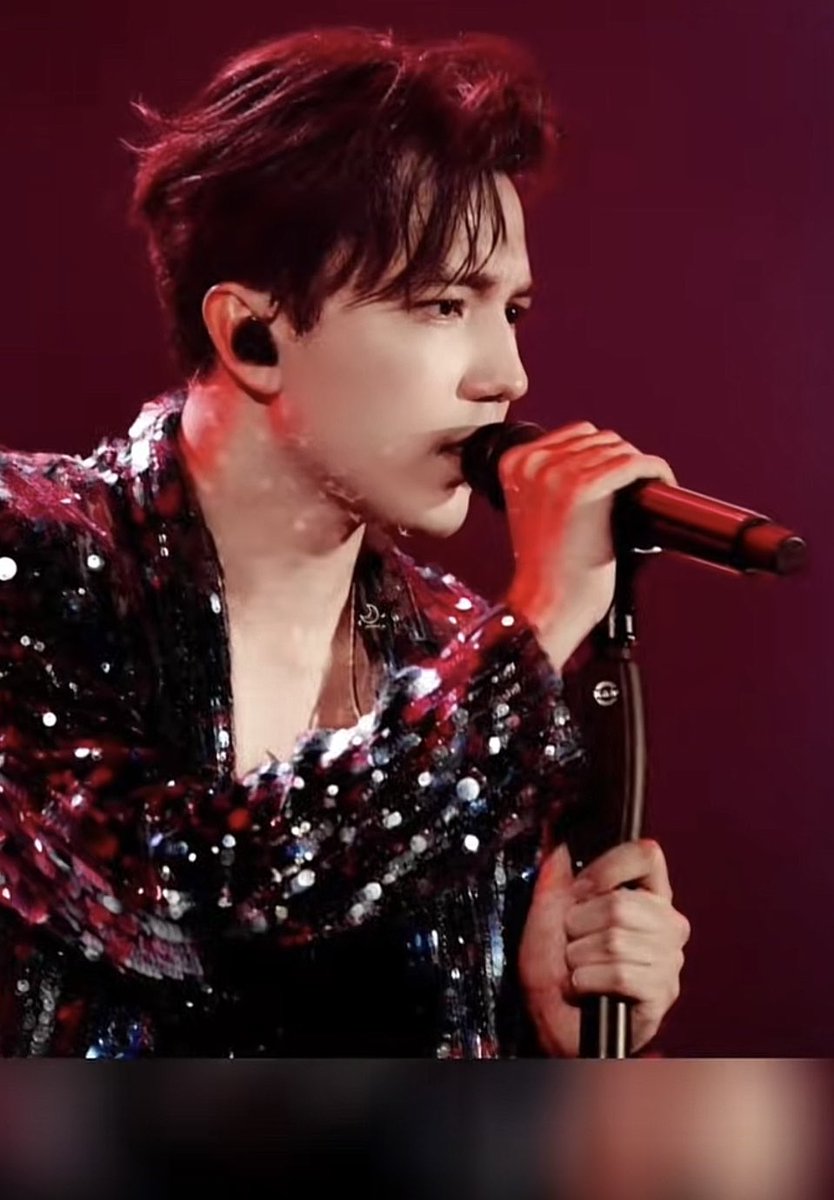 <a href="/Francesco386122/">Francesco 🇮🇹</a> CONCIERTO DIMASH EN BARCELONA  
#Dimash 
DIMASH CONQUISTA EL MUNDO

Each song performed by Dimash is a story filled with pain, light, love, hope, and faith in goodness.