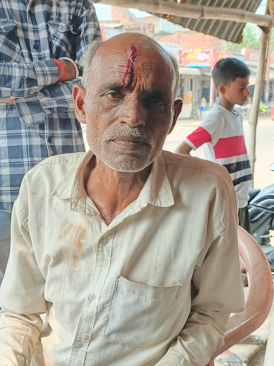 ShivaKumar25937's tweet photo. kanpur।शिवराजपुर क्षेत्र के अजीतरायनिवादा गांव में दबंग यादवों ने कुशवाहा समाज के वृद्ध महिला व व्यक्ति पर लाठी डंडे कुल्हाड़ी से वार कर घायल कर दिया। पुलिस की कार्यवाही शून्य होने से आज बड़ी घटना घटते घटते बची।
@SwamiPMaurya
@Uppolice 
@dgpup 
@kanpurnagarpol 
@FactdiaryIn https://t.co/fjuLEYGFUr