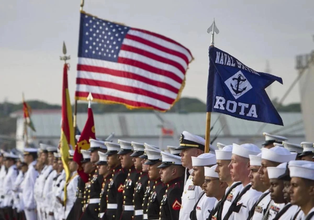 El Gobierno cede a las presiones de Trump y va a comprar armamento USA pare enviarlo a Ucrania. Lo podría comprar en otro país, o pedirle a Trump que pague algo por las bases de Rota y Morón que están aquí "gratis total", solo aportan puestos de trabajo y el mantenimiento.