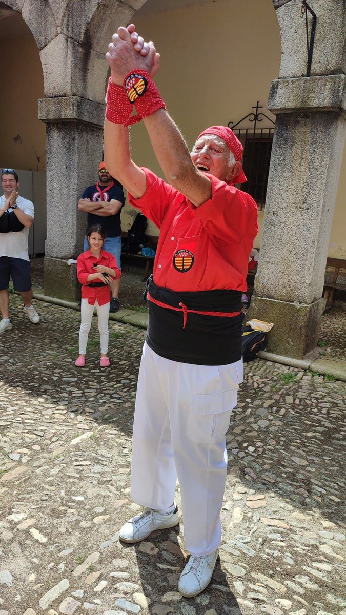 Buenos días, Colla! ❤️ Hoy se cumple un año que nos dejó nuestro compañero Josep Maria Cuscó. Y queremos tener un recuerdo y homenaje para él y para todo lo que aportó a la Colla.

Josep Maria, te recordaremos siempre. Te echamos de menos.
Y siempre estarás con nosotros.
