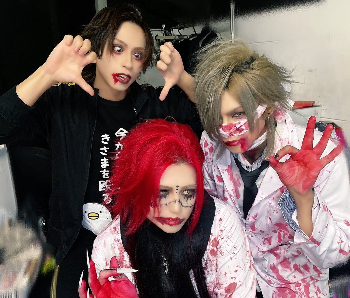 HiROP_1218's tweet photo. 10/22graf ハピハロ🎃
瘋癲サポートお疲れ様でした！
他にコスプレとか思い浮かばなかったので血染め白衣🥼🩸🎃

主催のANSEEKの皆にも久しぶりに会えたし、ライブ楽しかったよ！
ルチもありがとうまた一緒にしましょ🥁🎸

見に来てくれた皆さま
ありがとうございました！

またいつか会いましょう✨️ https://t.co/KBwiXUwX4n