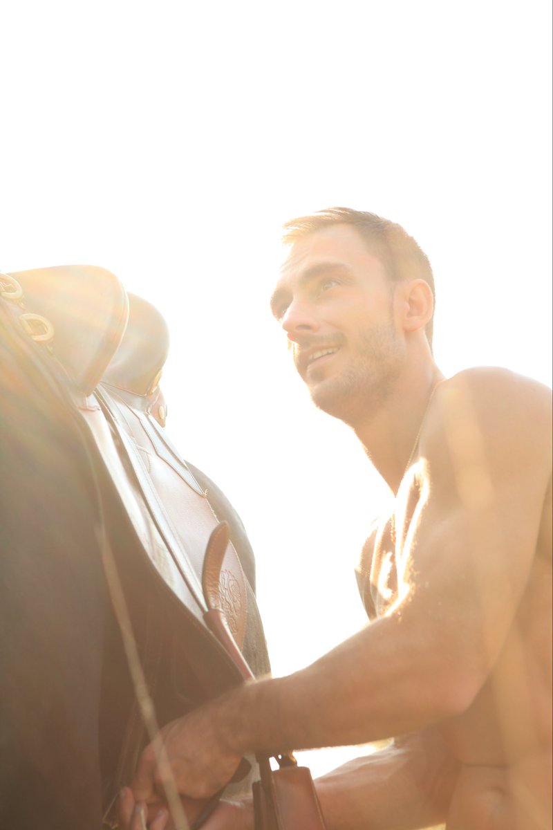 Alex B. From my archives. 2017. 
Patreon - patreon.com/posts/141832078
Telegram channel - t.me/sevagalkinart/…

#sevagalkin #horse #guyandhorse