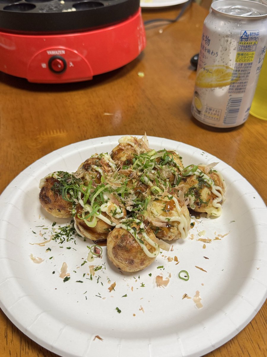 aiba_algorithm's tweet image. 妻とタコパなう。たこ焼きって美味いよな。ドバイでたこ焼き屋やって天下取るか。