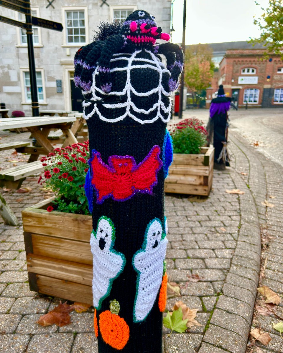 Visit__Weymouth's tweet photo. ๐ฆ ๐ป It's spooky season in Weymouth, and Hope Square has had a Halloween-themed makeover thanks to the wonderful Knit-Wits - it's well worth a visit to check out these latest additions!
#halloween #knitting #weymouthdorset #hopesquare #visitweymouth https://t.co/nuGy4oF04W