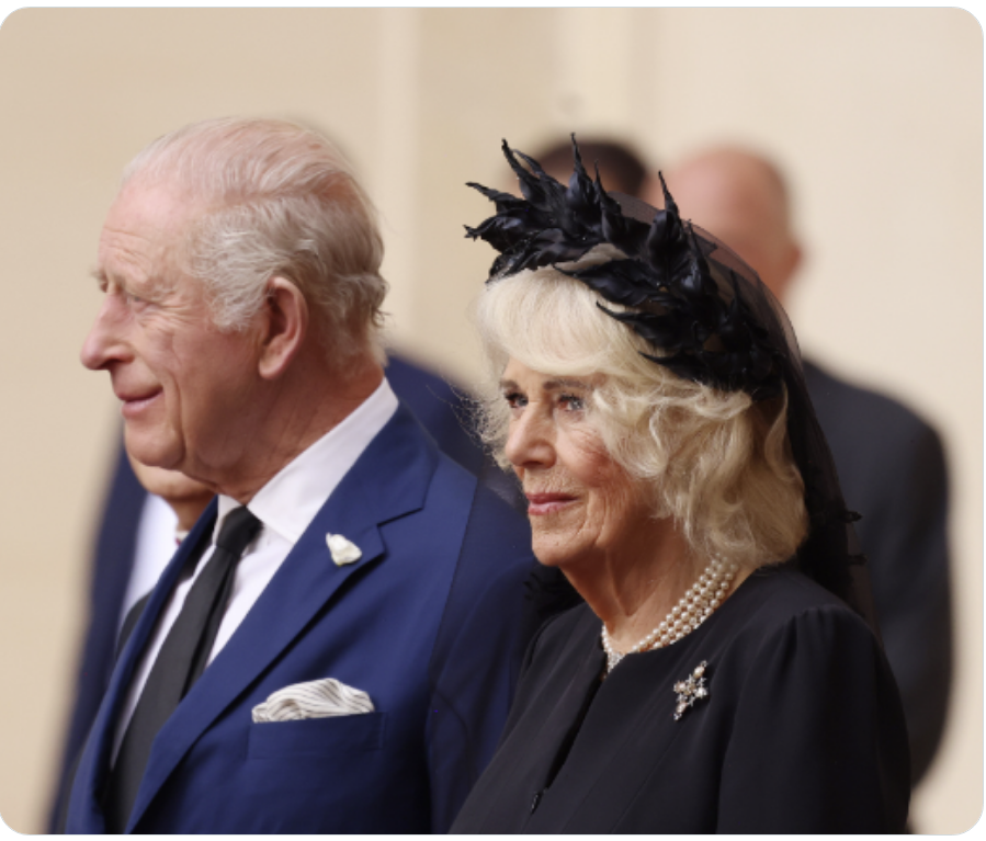 SholaMos1's tweet image. What has King Charles done to deserve/earn title of Head of Church of England? Man cheats on 1st Wife with Mistress now Queen becomes Head of Church: Very King Henry VIII 🤌🏾 Nothing about this Vatican visit is about British people. Its all about vanity &amp;amp; survival of the Monarchy