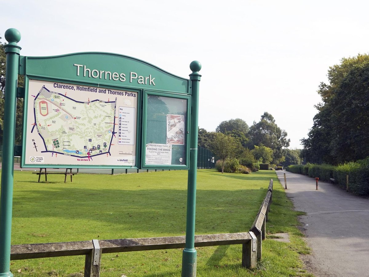 YorksRose_84's tweet image. Thornes Park Wakefield (copied)
‼️‼️‼️‼️‼️ PLEASE DONT LET YOUR KIDS ANYWHERE NEAR THORNES PARK‼️‼️‼️‼️‼️
My daughter has just been followed through the park while she walked the dog all the way through the park. When she stopped he stopped, another 2 other ladies noticed him…