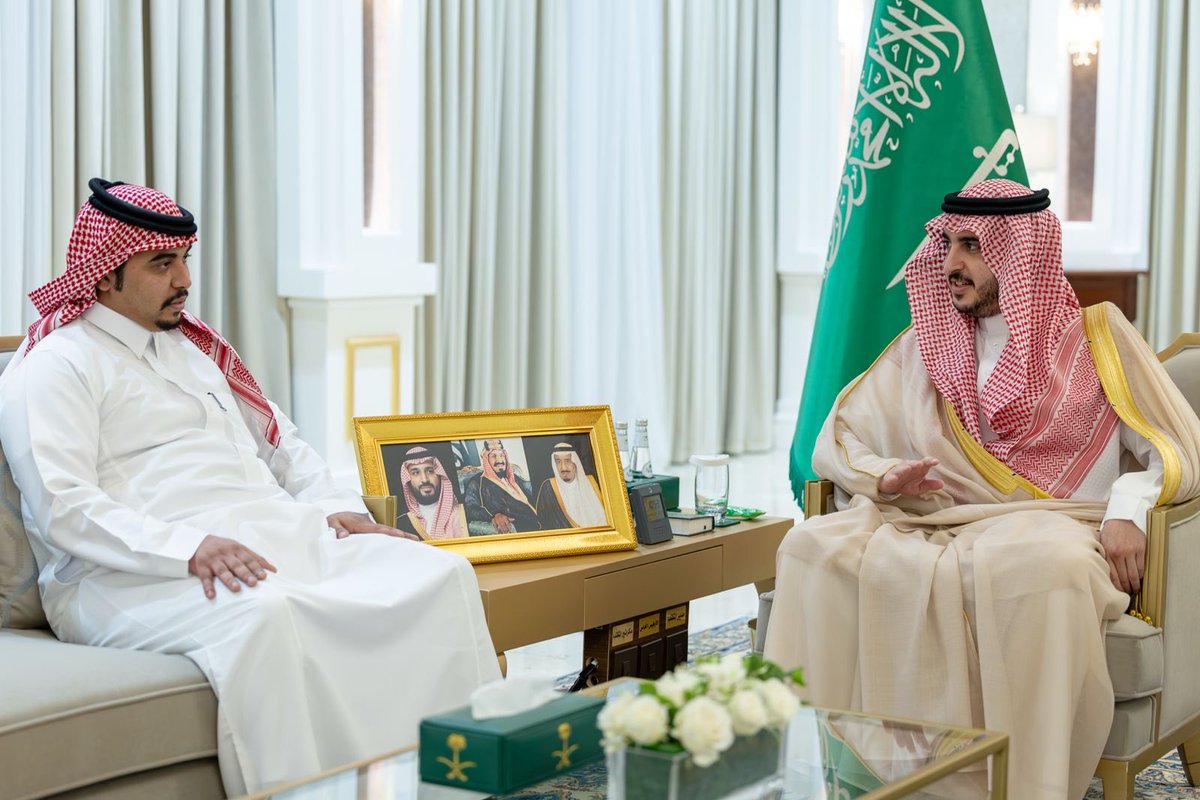 AljoufSA's tweet image. سمو أمير #منطقة_الجوف يستقبل المواطن سلمان بن كريم الدغمي ويشيد بموقفه الإنساني في إنقاذ طفلة. 

spa.gov.sa/ar/w2426818