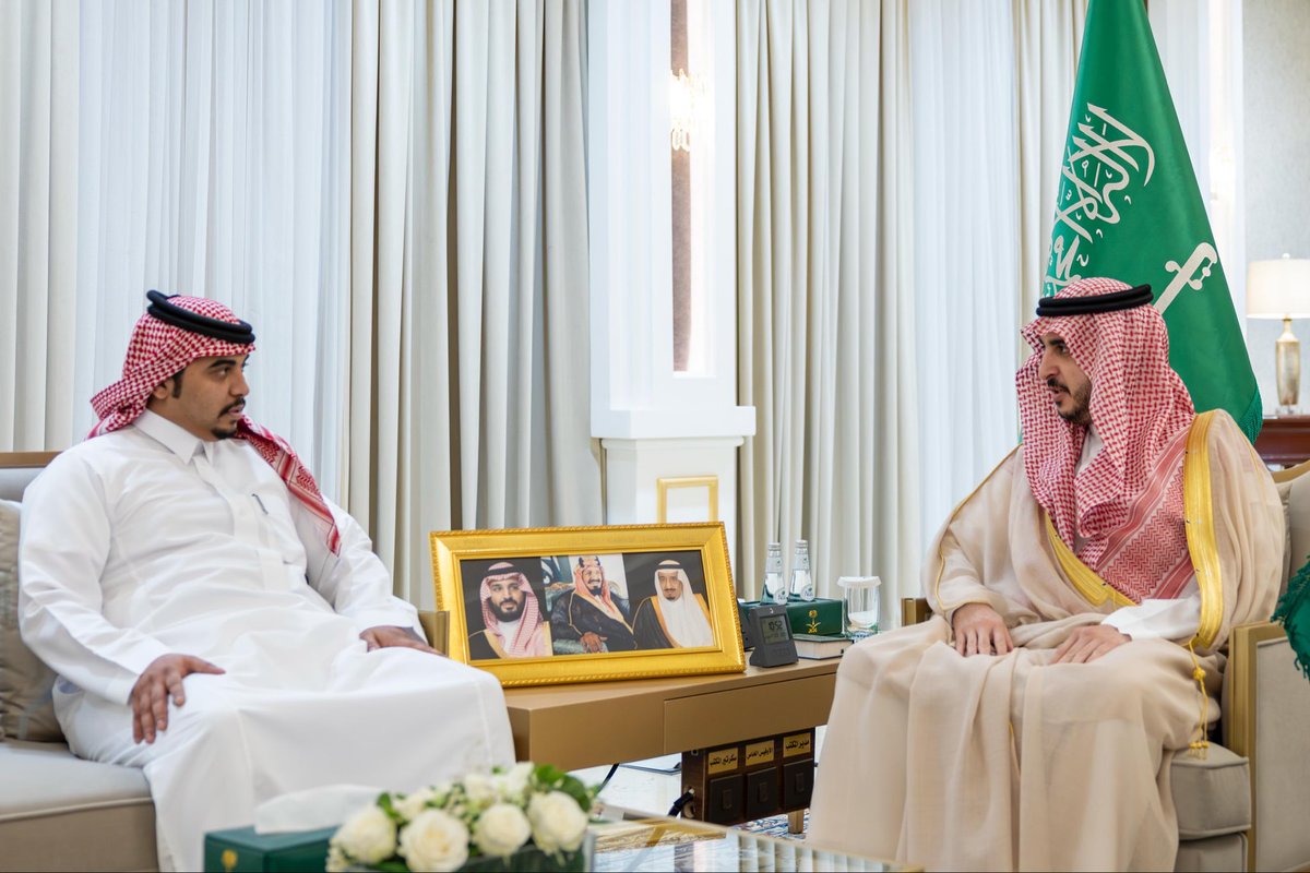 AljoufSA's tweet image. سمو أمير #منطقة_الجوف يستقبل المواطن سلمان بن كريم الدغمي ويشيد بموقفه الإنساني في إنقاذ طفلة. 

spa.gov.sa/ar/w2426818