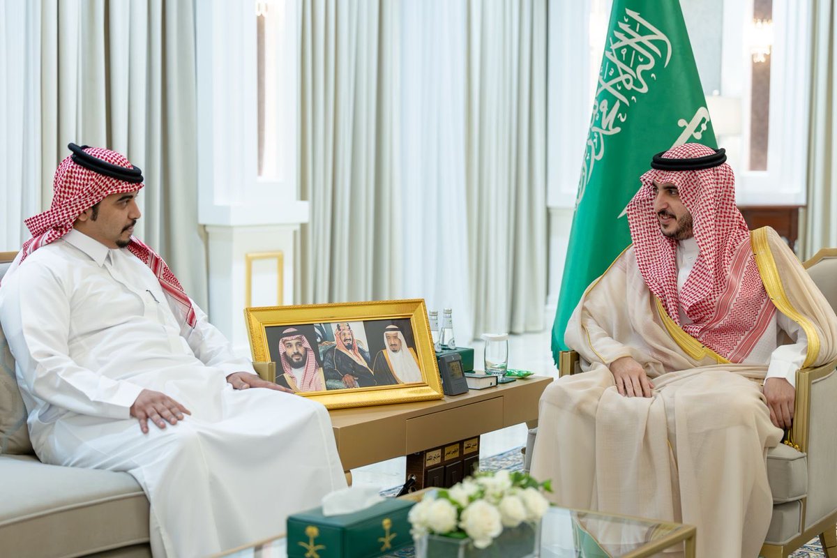 AljoufSA's tweet image. سمو أمير #منطقة_الجوف يستقبل المواطن سلمان بن كريم الدغمي ويشيد بموقفه الإنساني في إنقاذ طفلة. 

spa.gov.sa/ar/w2426818