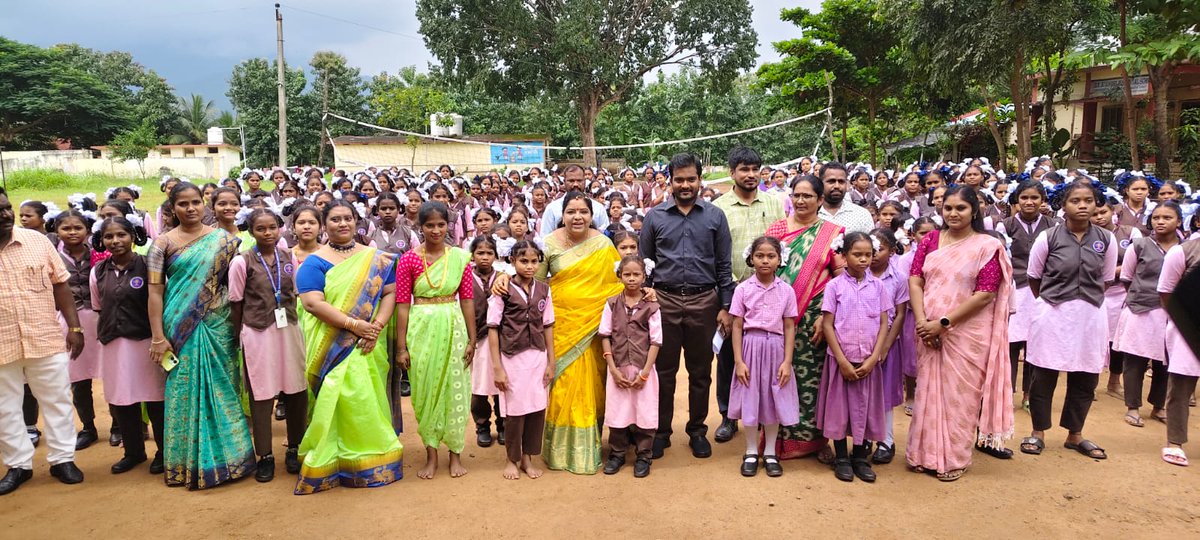 JC_Manyam's tweet image. 🏗️ Foundation stone laid for key infrastructure development works at Saraivalasa GTWAHS, Parvathipuram Manyam District.
Hon’ble Minister @GummidiSandyarani inaugurated the event.
JC Sri C. Yaswanth Kumar Reddy, I.A.S. participated.
@TribalWelfareDeptAP #InfrastructureDevelopment