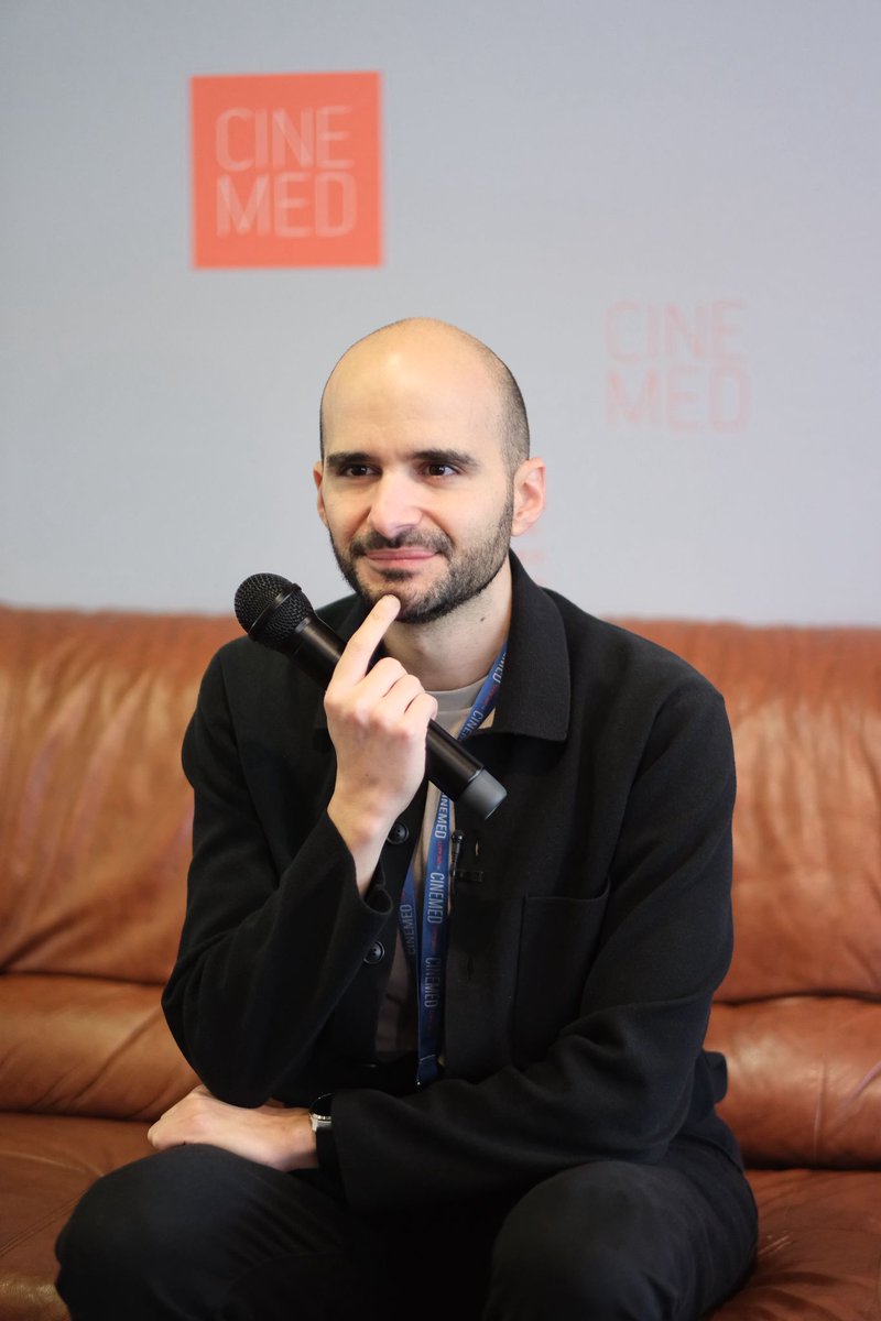 PublikArt's tweet photo. @CyrilAris @Cinemed1 @J_Aliot #UnMondeFragileEtMerveilleux décrit la relation de @CyrilAris avec Beyrouth et cet effondrement constant de la vie là bas sur 3 décennies. Une vraie esthétique au service du récit illustré par la déliquescence du restaurant Chez Nino.

📸 @J_Aliot https://t.co/Z2rA85sn02