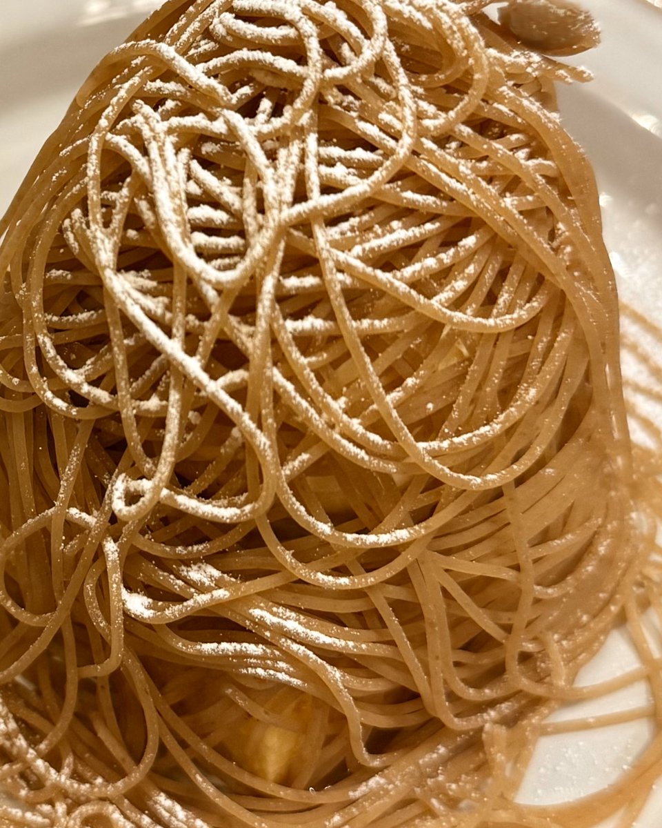 モンブラン好きは「🌰」で教えてね♪

「しぼりたて　オリーブの丘モンブラン」
実は、お店で手作りした“あの”プリンが隠れているんです！😋🔍

＼絶妙なハーモニー💕／
軽い口あたりの『マロンペースト🌰』
　×
なめらかな『プリン🍮』

【毎月25日は プリンの日】