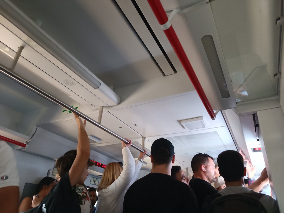 Caos a la R1. Els trens no circulen entre Barcelona i Badalona. <a href="/versiorac1/">VERSIÓ RAC1</a>