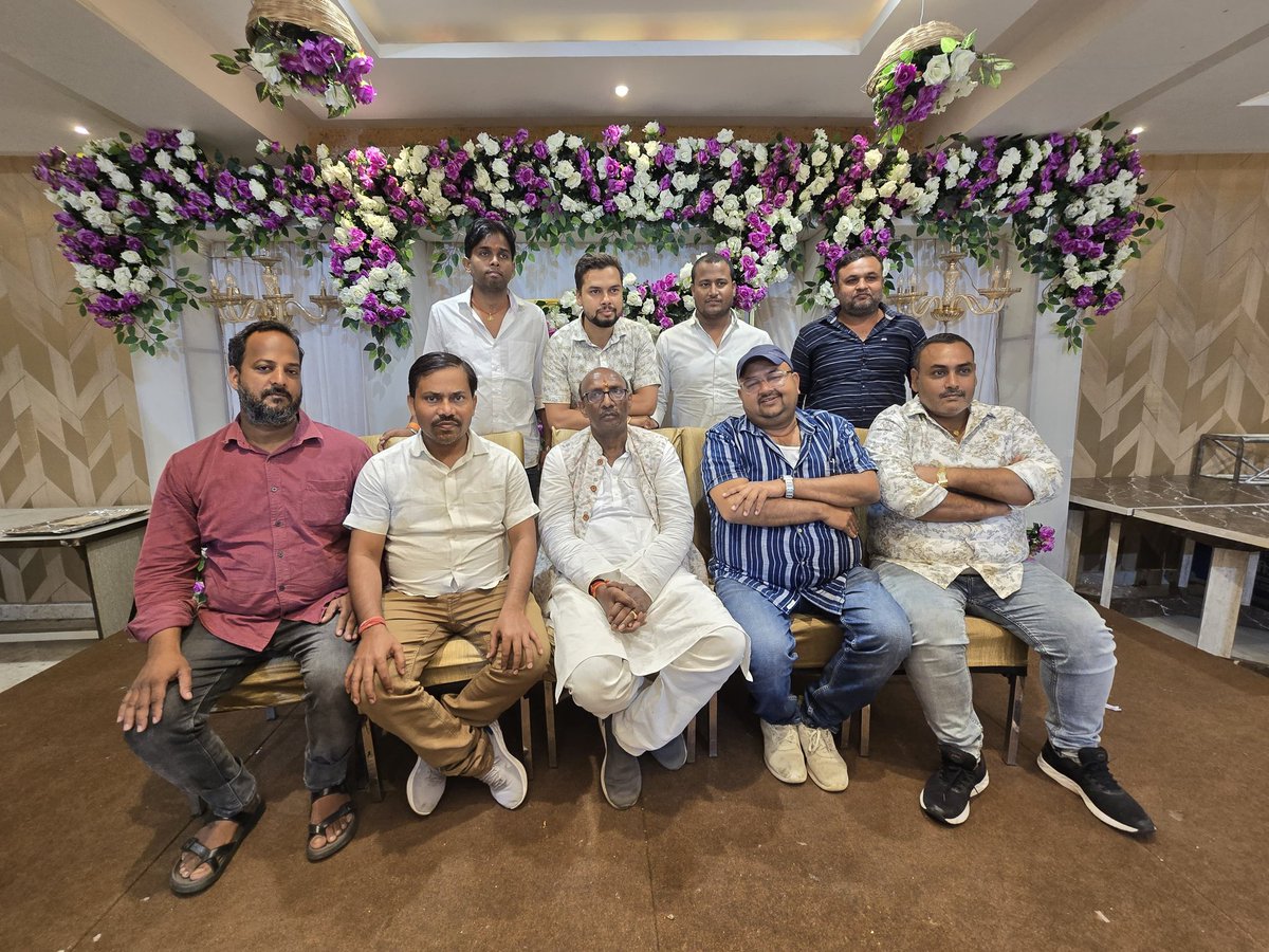 आज फ़ूड प्लाज़ा में डॉ० चंदन यादव जी की पहल पर मुजफ्फरपुर नगर विधानसभा के महागठबंधन प्रत्याशी हमलोग के गार्जियन समान आदरणीय विजेंद्र चौधरी जी को एक बार पुन: विजय बनाने का संकल्प लिया गया।
यह सभा एकता,संकल्प और विकास को समर्पित।
#vote_for_virender_chaudhary
🙏🏻🙏🏻