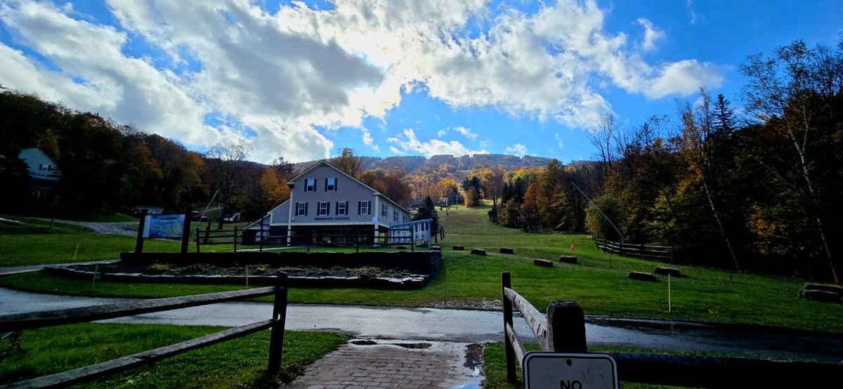 HealthTree's tweet image. Everything’s ready, gear, spirit, and purpose! 💪🌿
Today’s the day! The HealthTree Challenge: Hike + Wellness begins.
Three days of wellness, community, and raising awareness for blood cancer. 🩸give.healthtree.org/event/healthtr…
#BloodCancer #WellnessChallenge