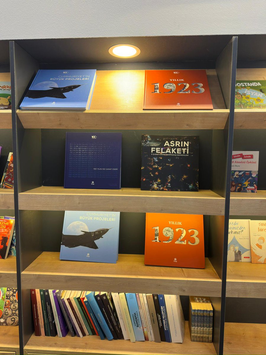 Dünyanın en prestijli yayıncılık etkinliklerinden biri olan Frankfurt Kitap Fuarı'nda, AA Kitap’ın seçkin eserleri uluslararası yayıncılarla buluştu.

🌍 Kültürümüzü, tarihimizi ve Türkiye’nin güçlü anlatısını dünyaya taşıyoruz.

aa.com.tr/tr/kultur/aa-k…

#AAKitap