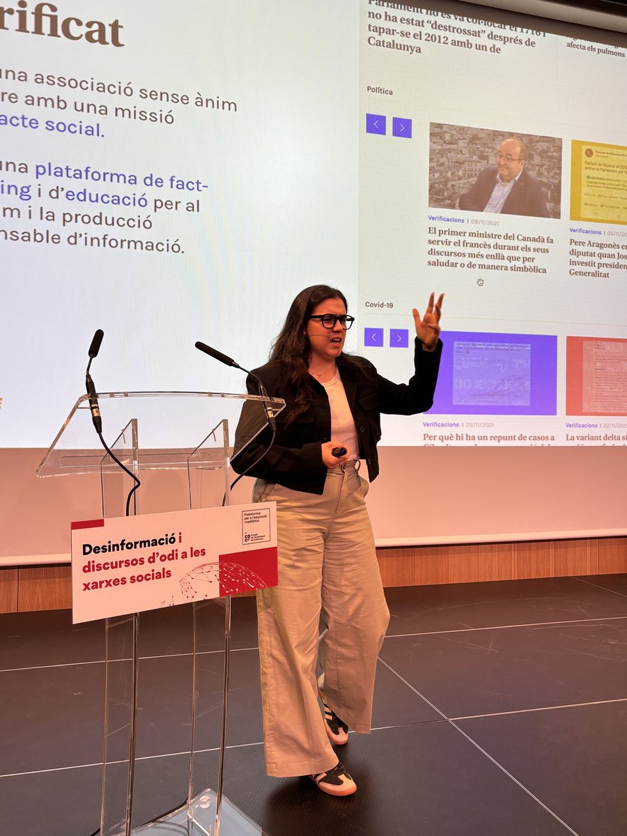 Carla Villares, de @ver_fi_cat presenta la seva experiència sobre #desinformació a #2aJornadaPEM