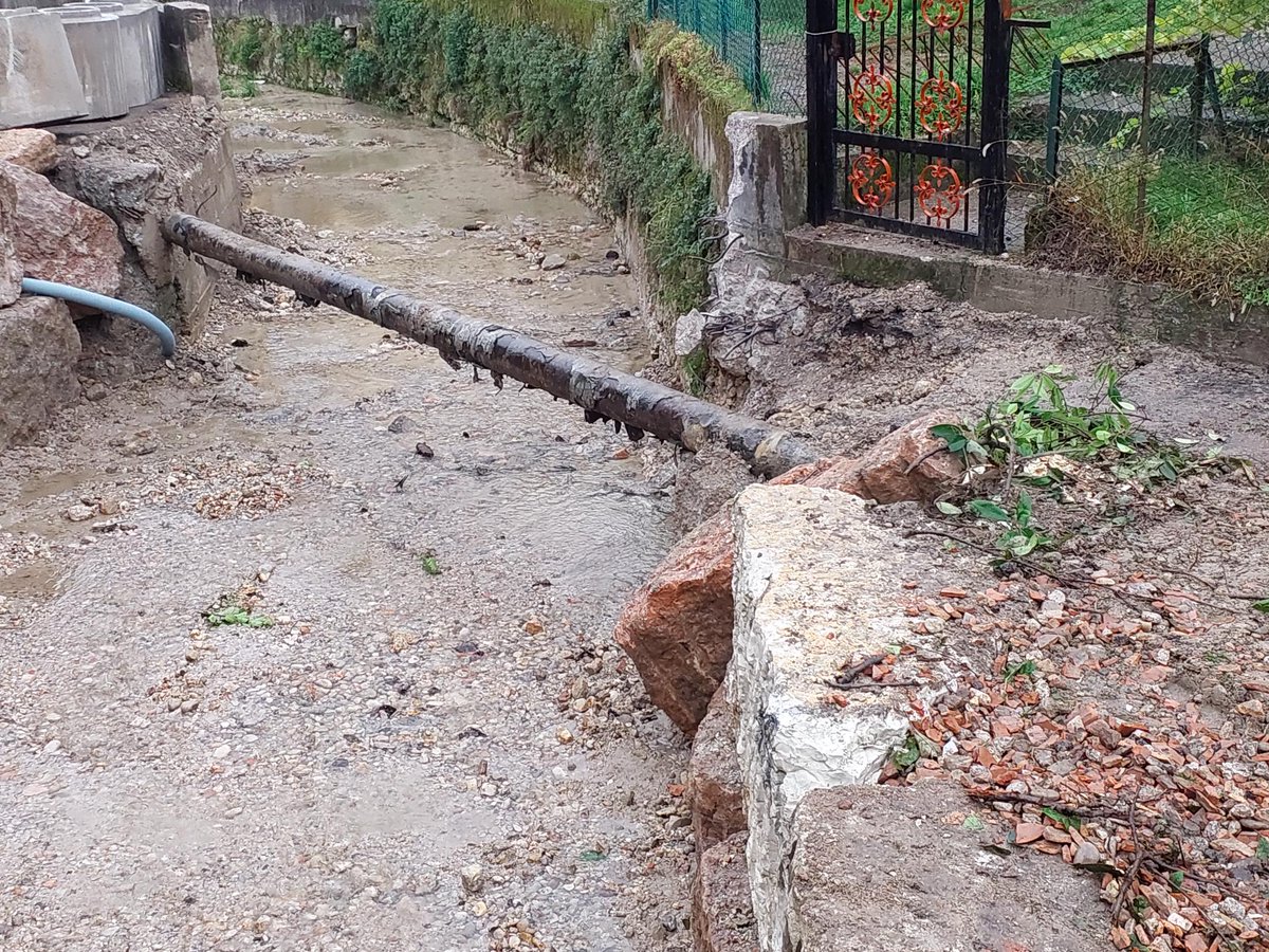 ✔️Demolito il ponte lungo via Del Giardino per la messa in sicurezza del Ruio Farra a seguito dell'evento del 7 luglio scorso. 
Interventi di somma urgenza finanziati dal Consorzio Piave per un importo di 50.000 euro. #sicurezzaidraulica #farradisoligo #consorzioPiave