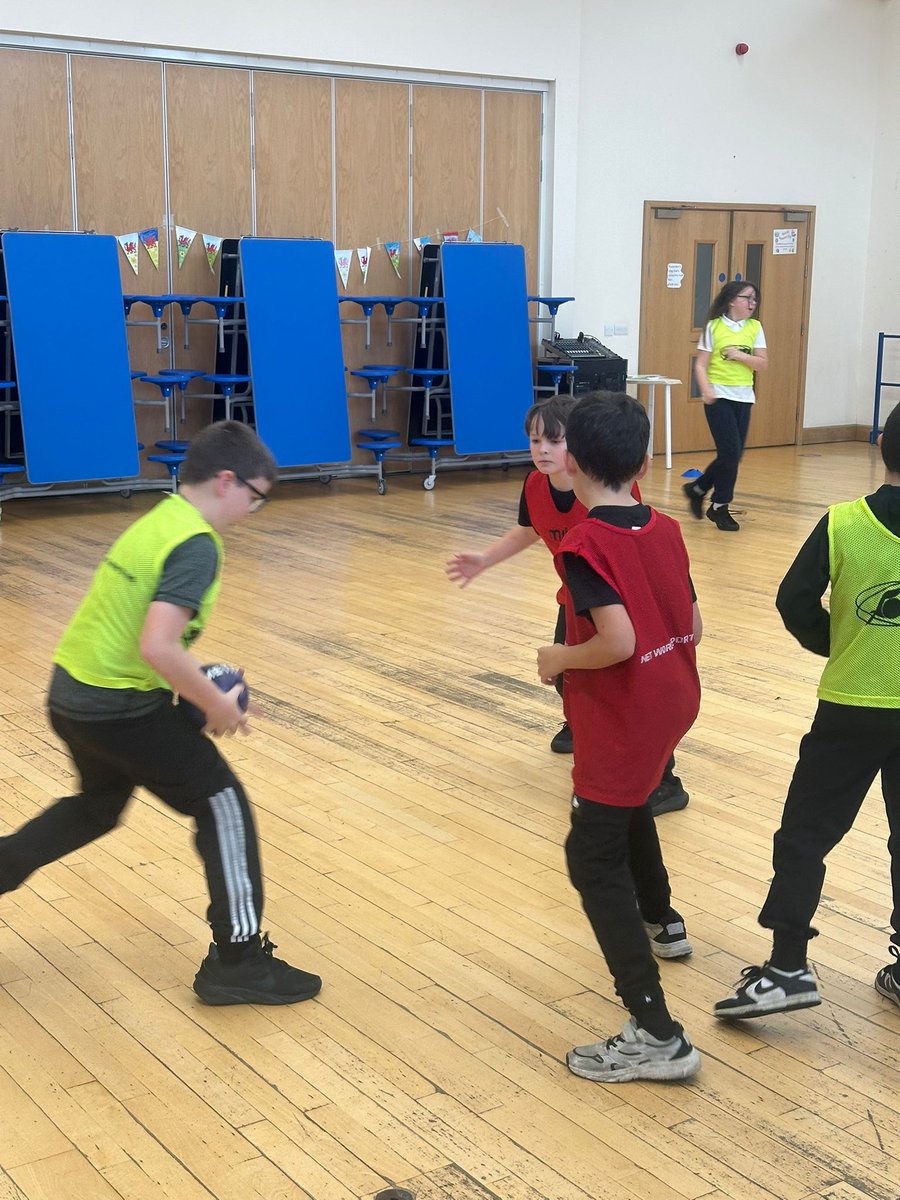 CefnCouncil's tweet image. Week 4 of the #StayOnSide project at Ysgol Rhosymedre 🏫⚽

Year 6s learned about:

✅ Lowest ASB rates in Wales (Ceredigion)
⚠️ Consequences of ASB
💼 Career impacts
🪪 DBS &amp;amp; MoD checks

Finished with some fun Handball! 🤾‍♂️

This project was funded by @TNLComFundWales